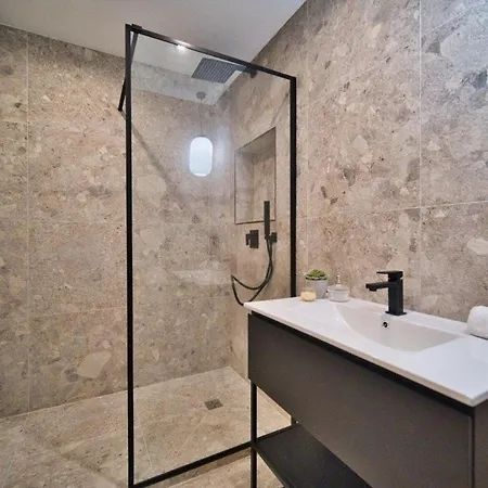 Mayerbeer - 2 Bedrooms With Balcony Lejlighed Nice