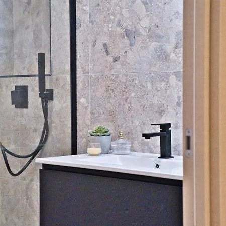 Mayerbeer - 2 Bedrooms With Balcony