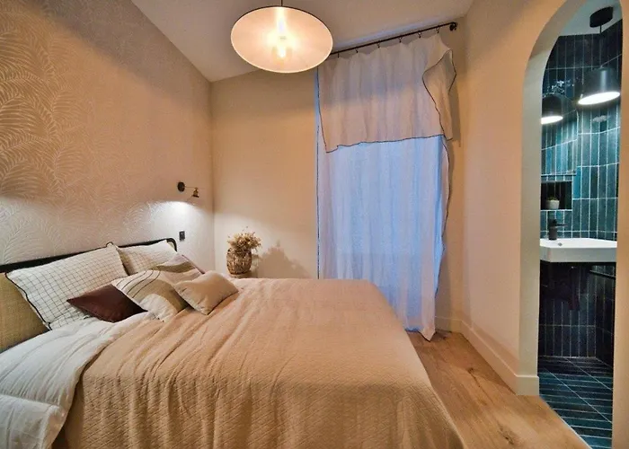 Mayerbeer - 2 Bedrooms With Balcony * Nice